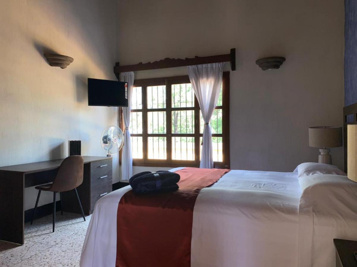 Hotel Posada San Miguel Antigua Bagian luar foto